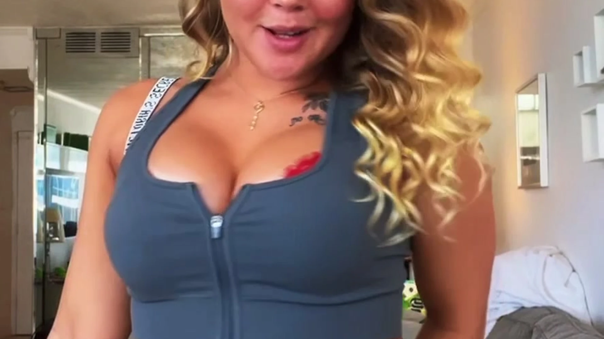 pornstar Dripping brunette Mayseeds pussy