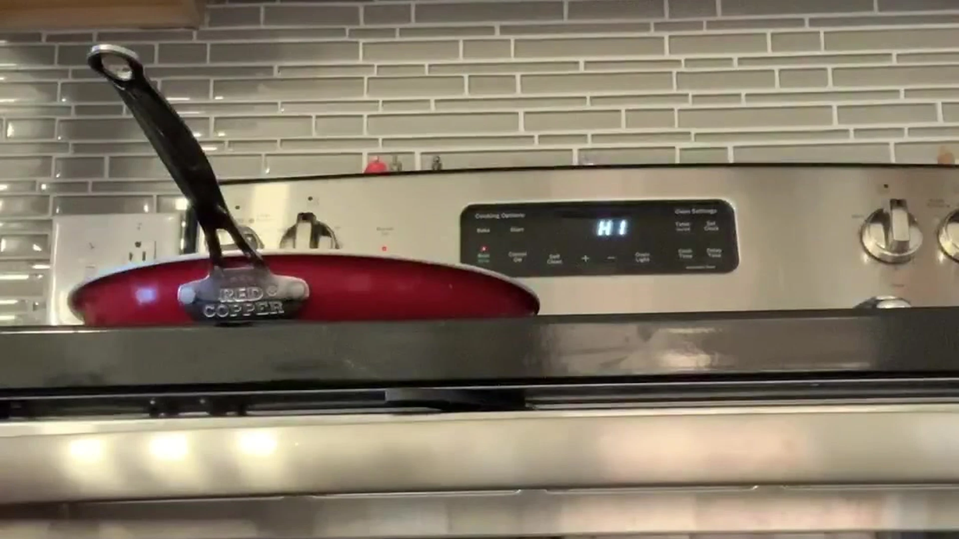 Cam girl AliceOnCam nude boobs