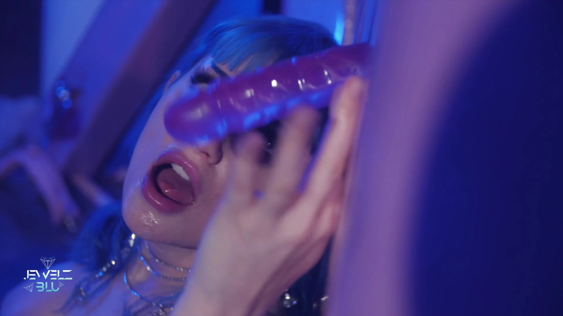 Exposed gorgeous blue hair Jewelz Blu face