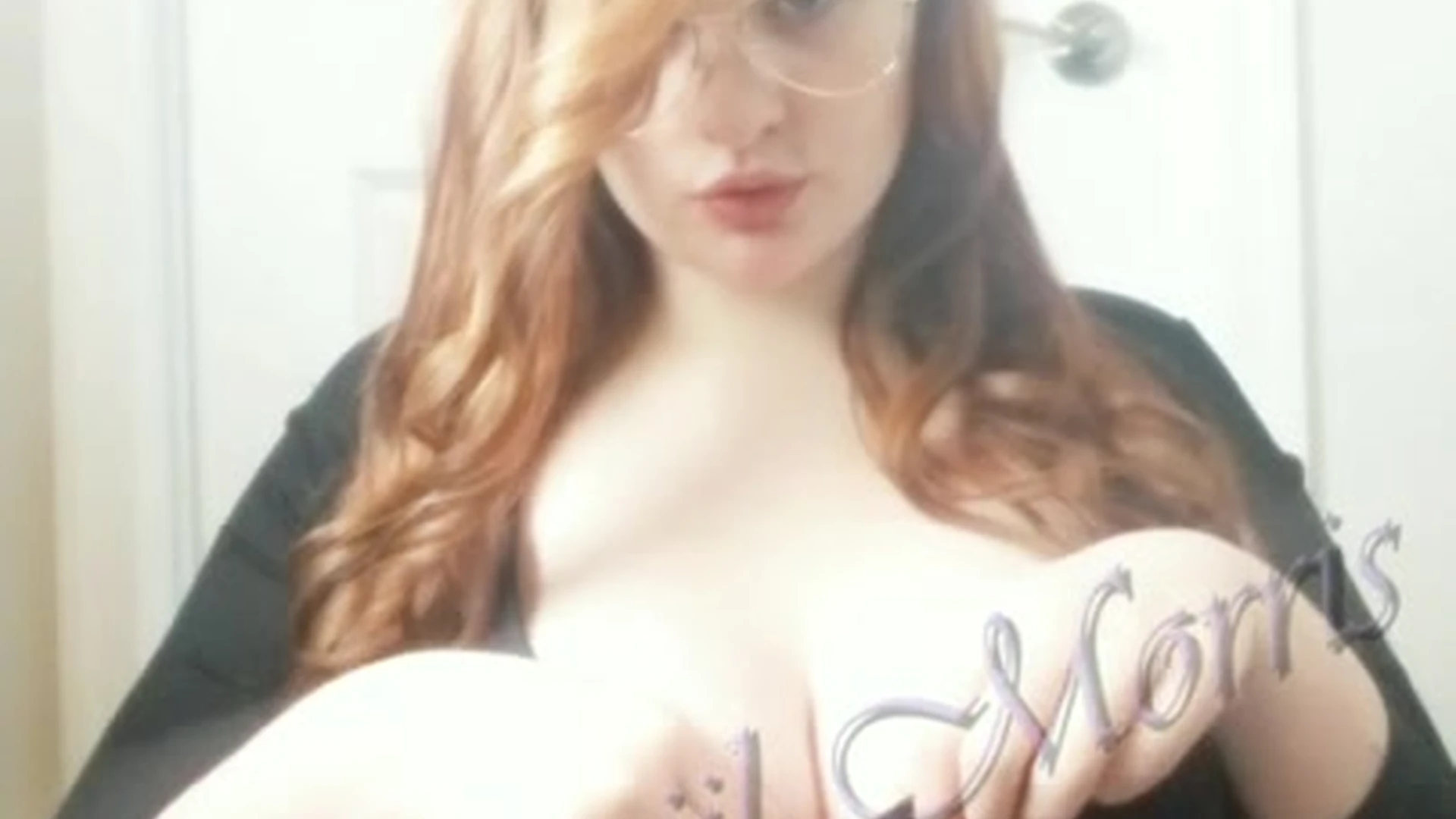 Sensational huge tits Abigaiil Morris nude porn leak