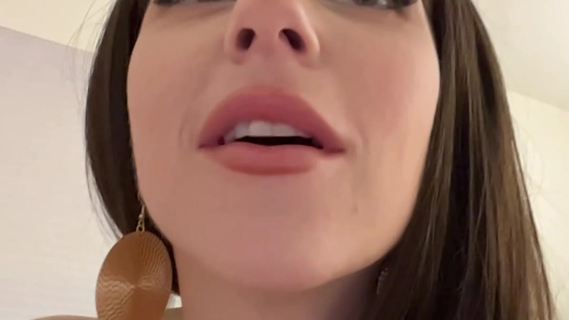 Self-assured babe Mama Fiona sex Sensational