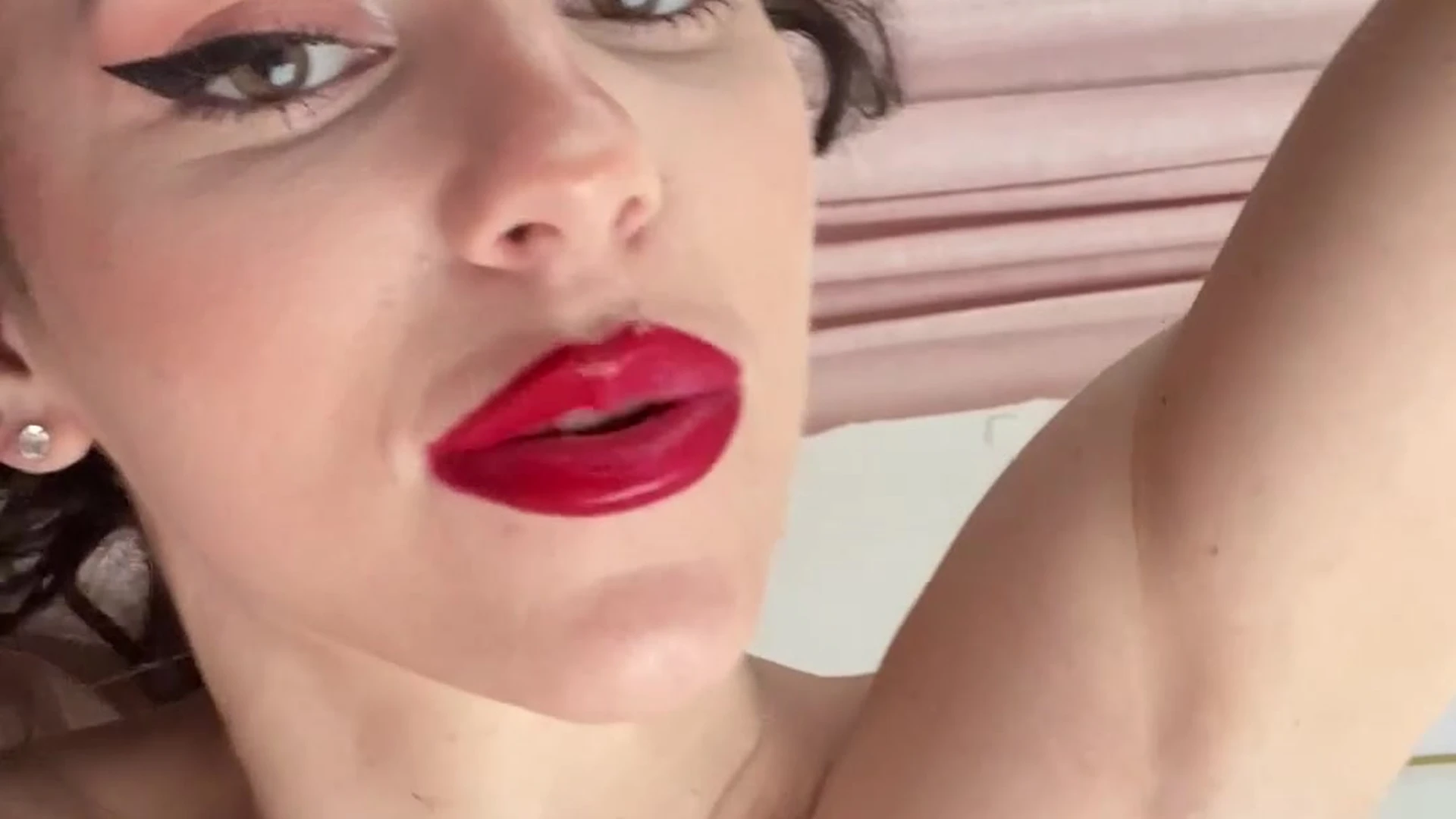 Sensational hot girl petite Mama Fiona only fans