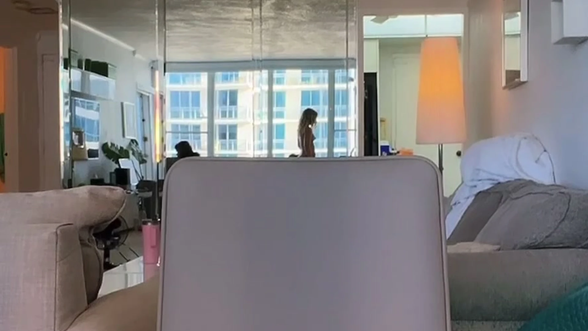 Empowered brunette Mayseeds sexy pic EXCLUSIVE VIDEO