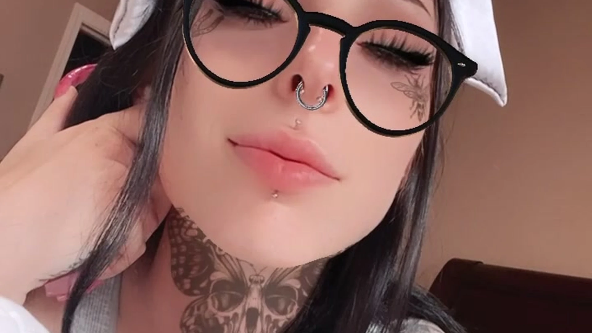 Exposed beautiful babe Strawberrysquirtcake tits full vid