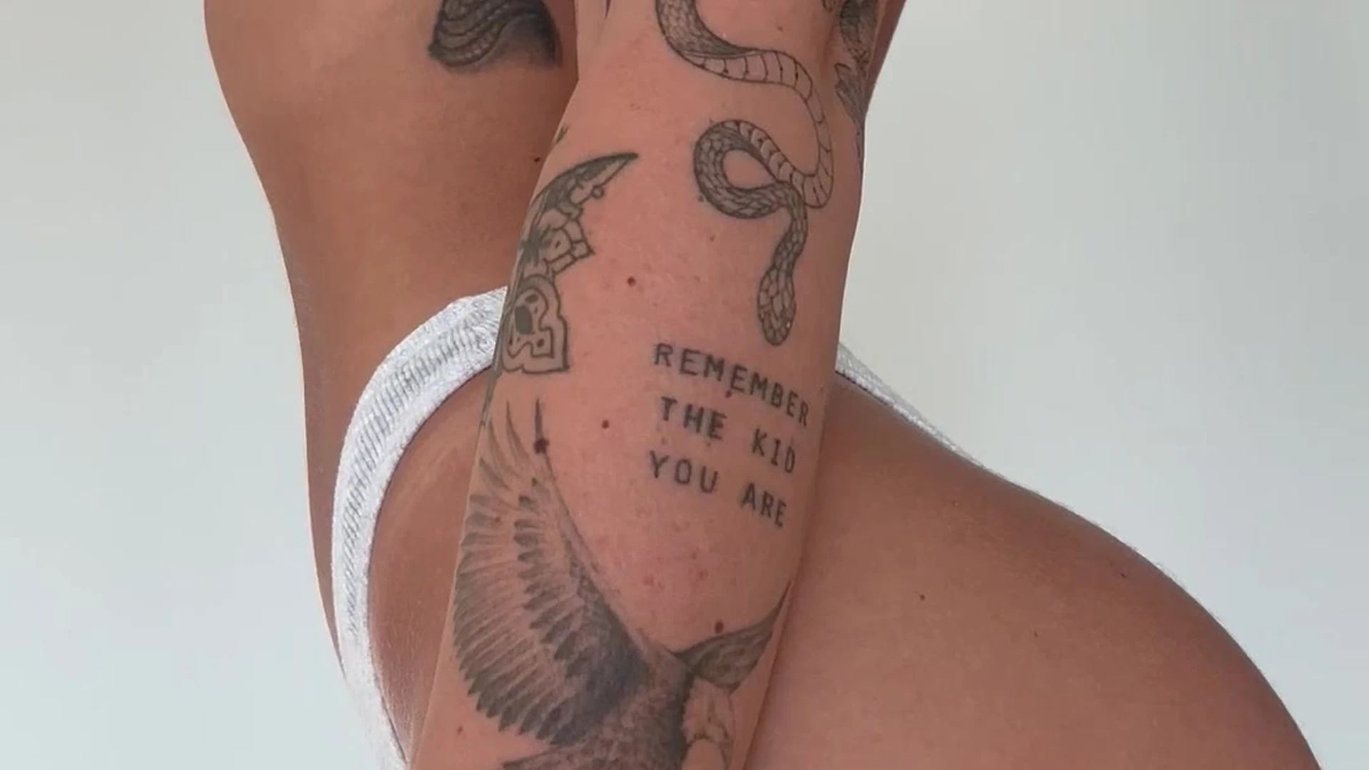 Exposed bitch caucasian Holly Brougham nude porn leak