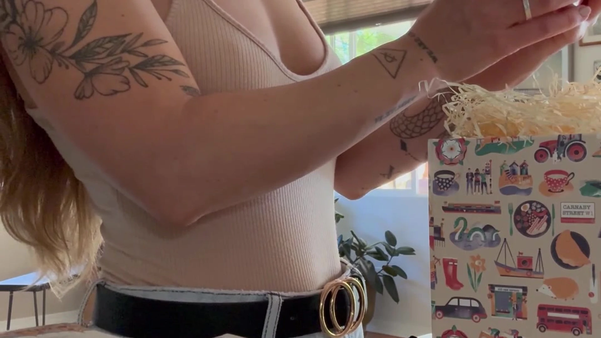 Sensational cumslut curvy Nicole Aniston boobs