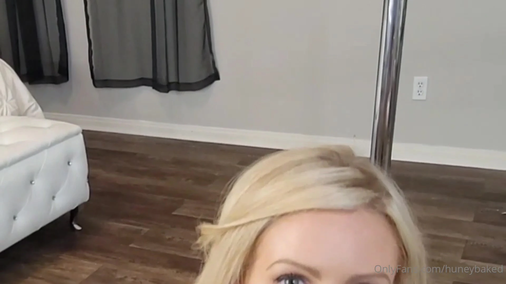 Sensational caucasian Danielle Renae onlyfans leak