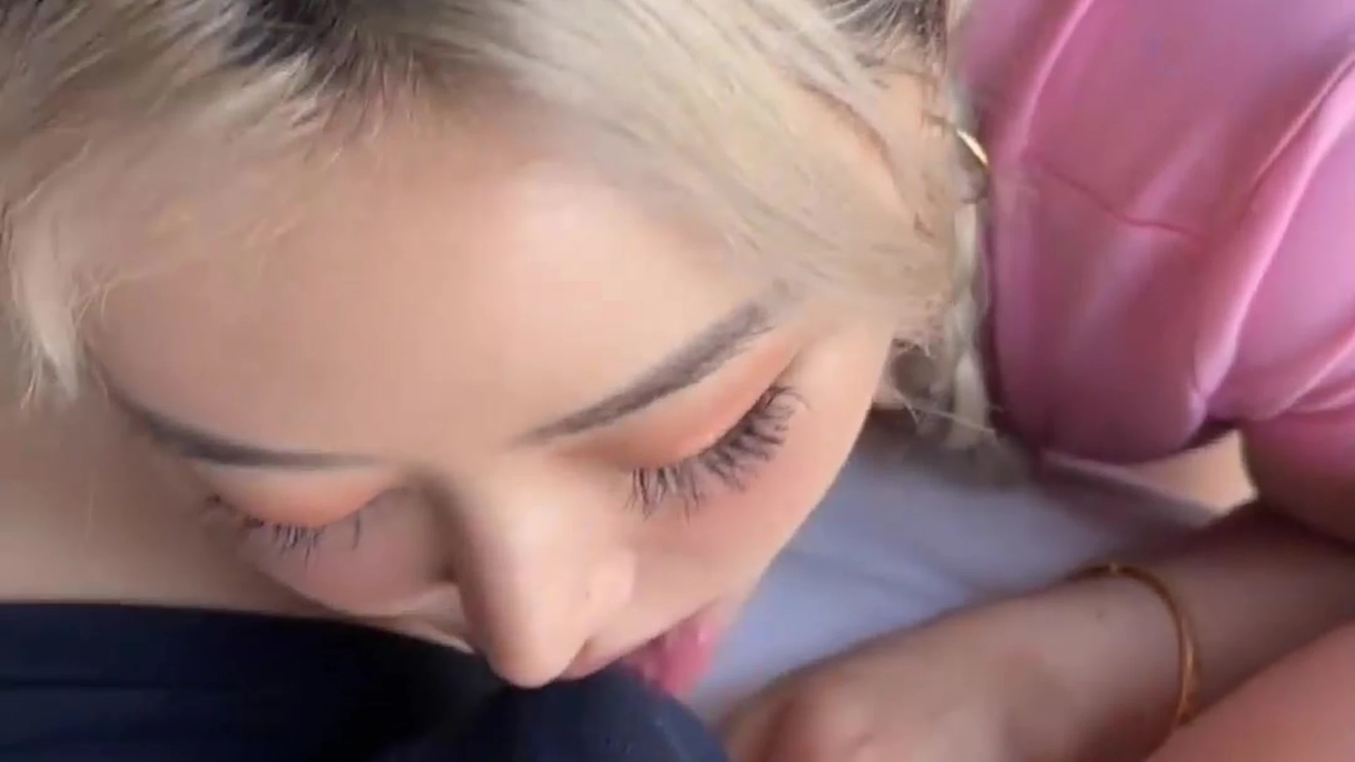 Sensational blonde Kittylixo tits