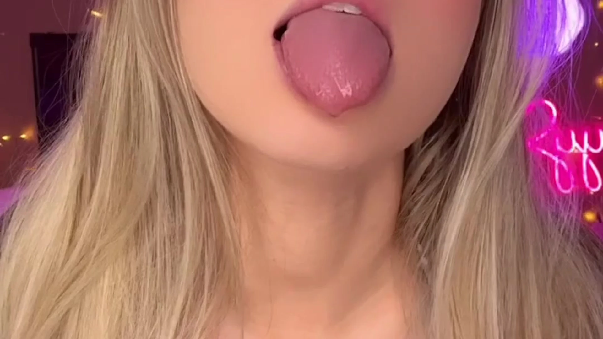 Exposed small boobs Dessyyc sexy