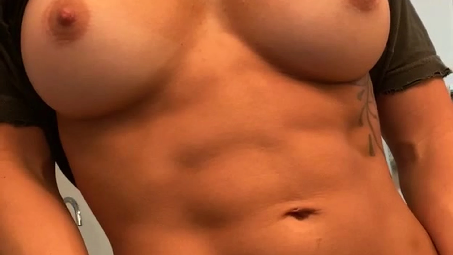 BABE Dripping cute Aspen Rae nude