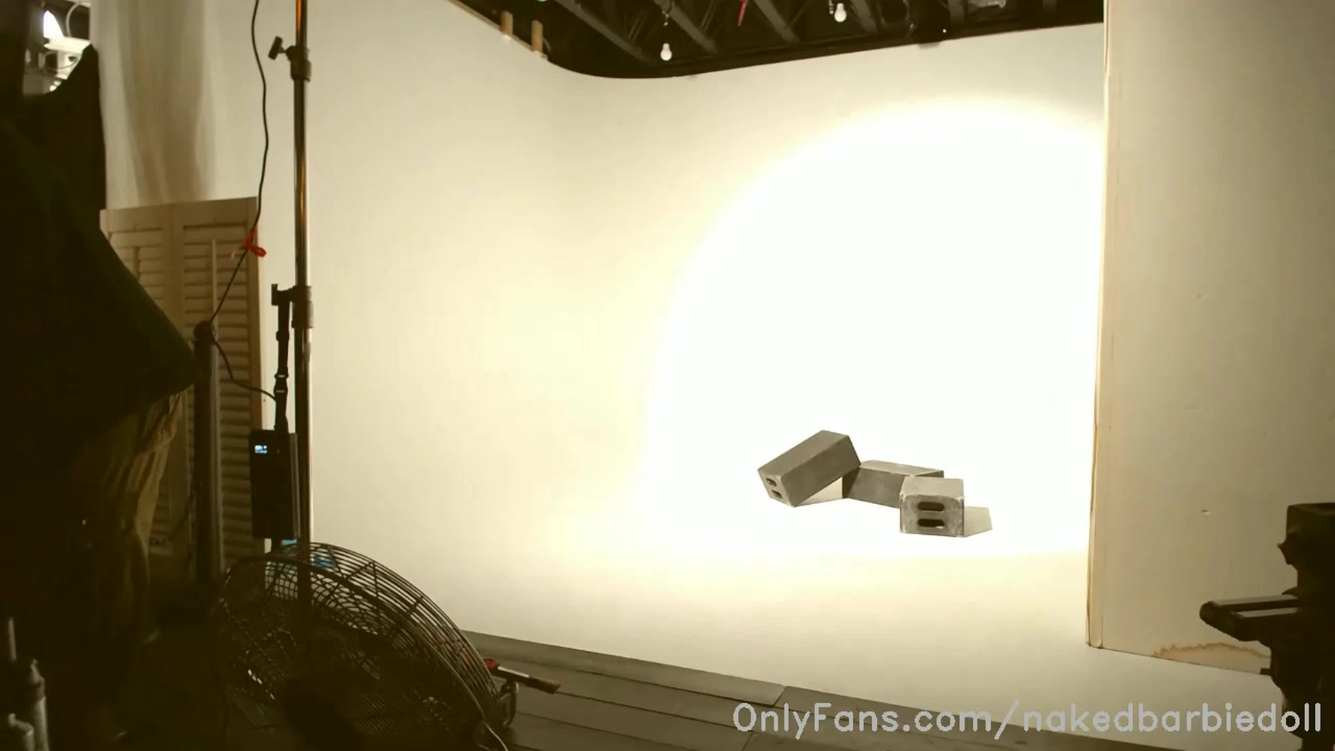 influencer Dripping natural boobs Molly Stewart pussy