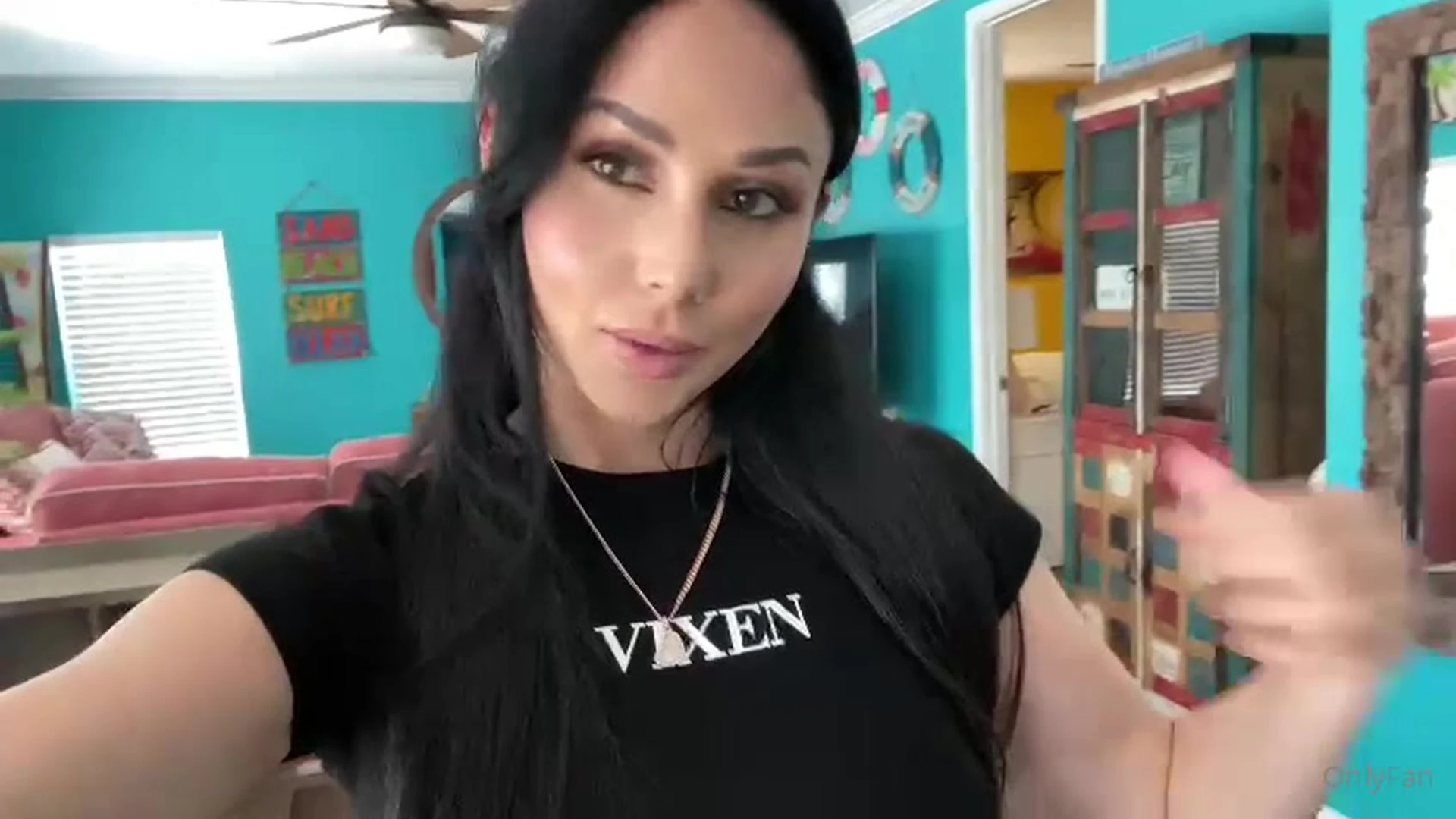 perky Ariana Marie fapello