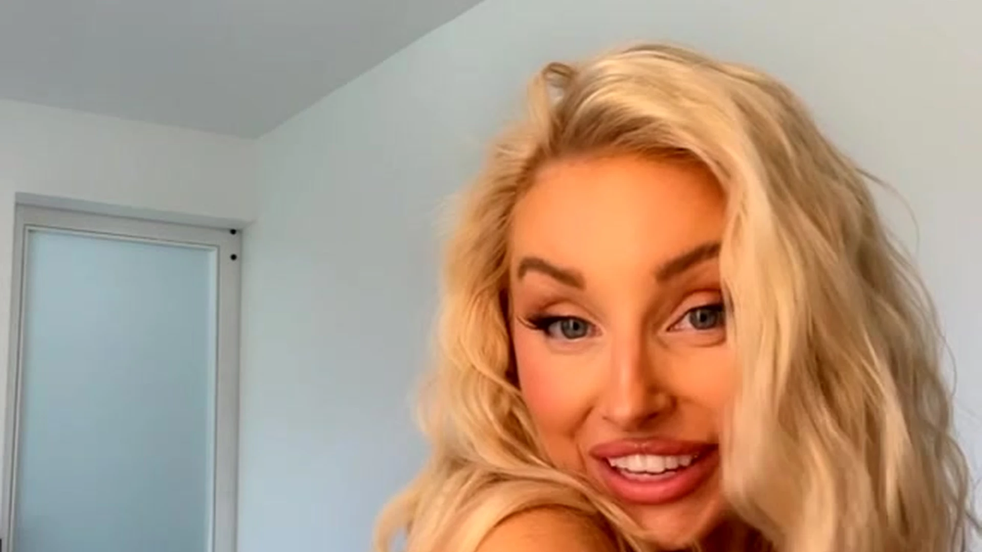 Epic fuckdoll babe Charlotte Parkes blowjob