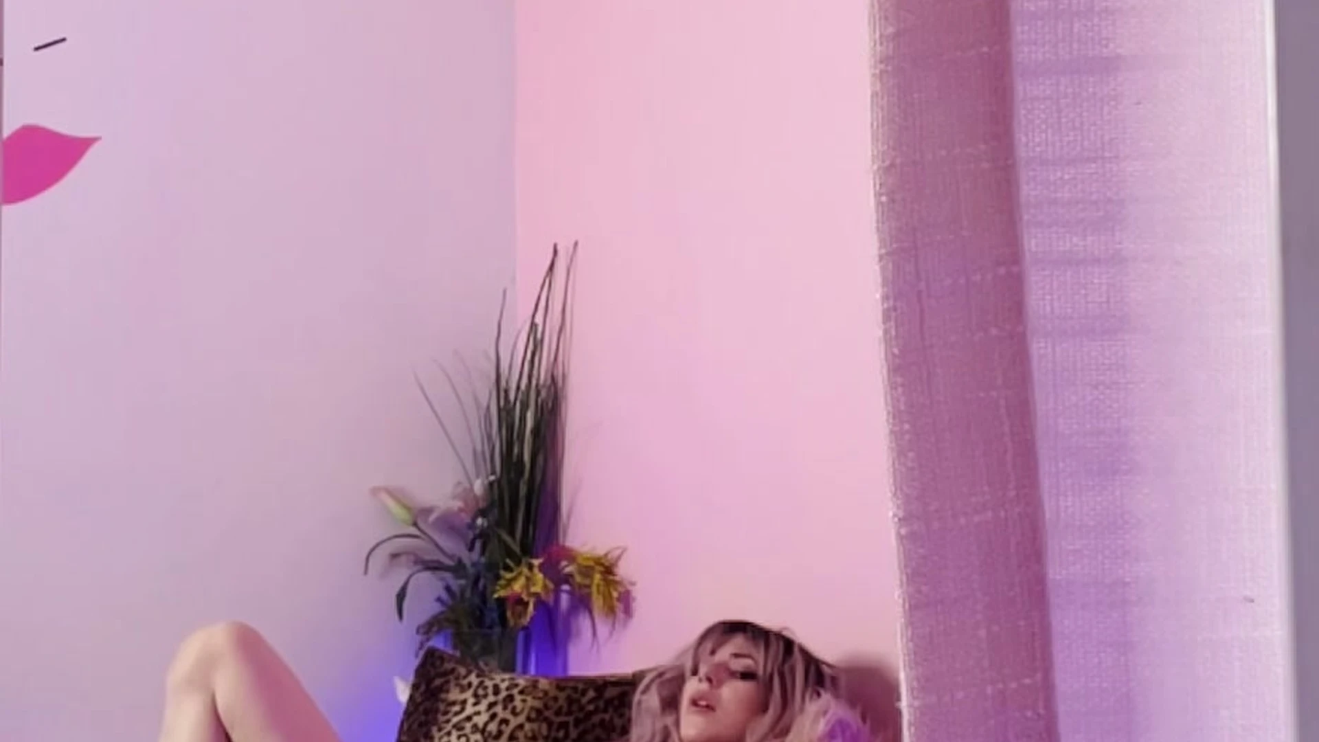 Self-assured Sweating slutty Mama Fiona nude tits