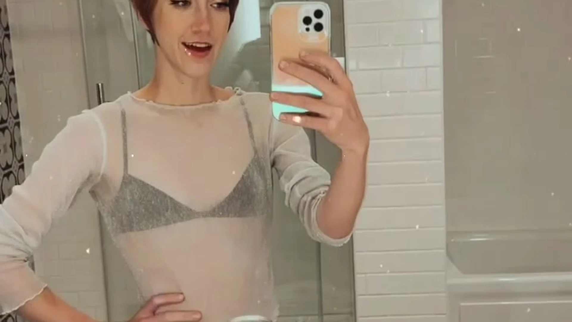 caucasian AliceOnCam dildo