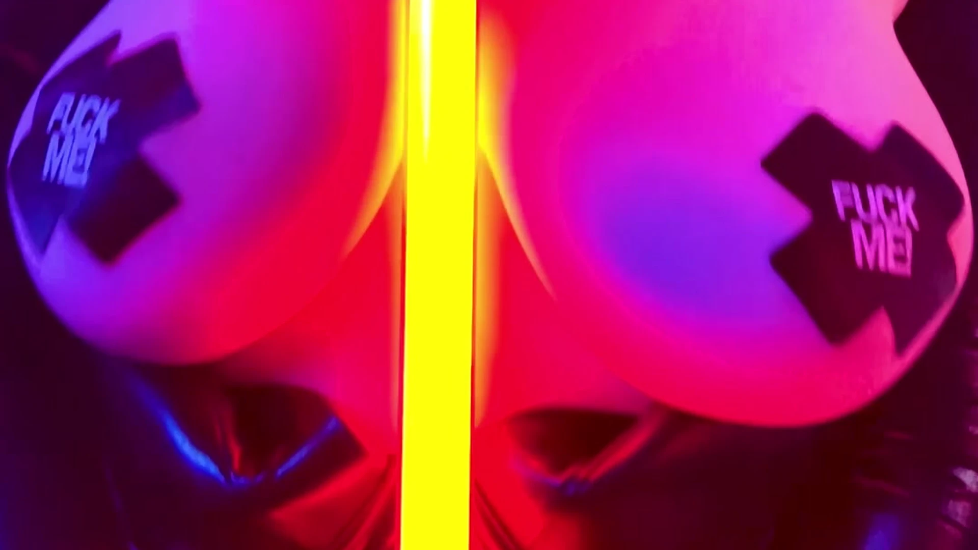 Exposed natural boobs Sabrina Lynn nude boobs