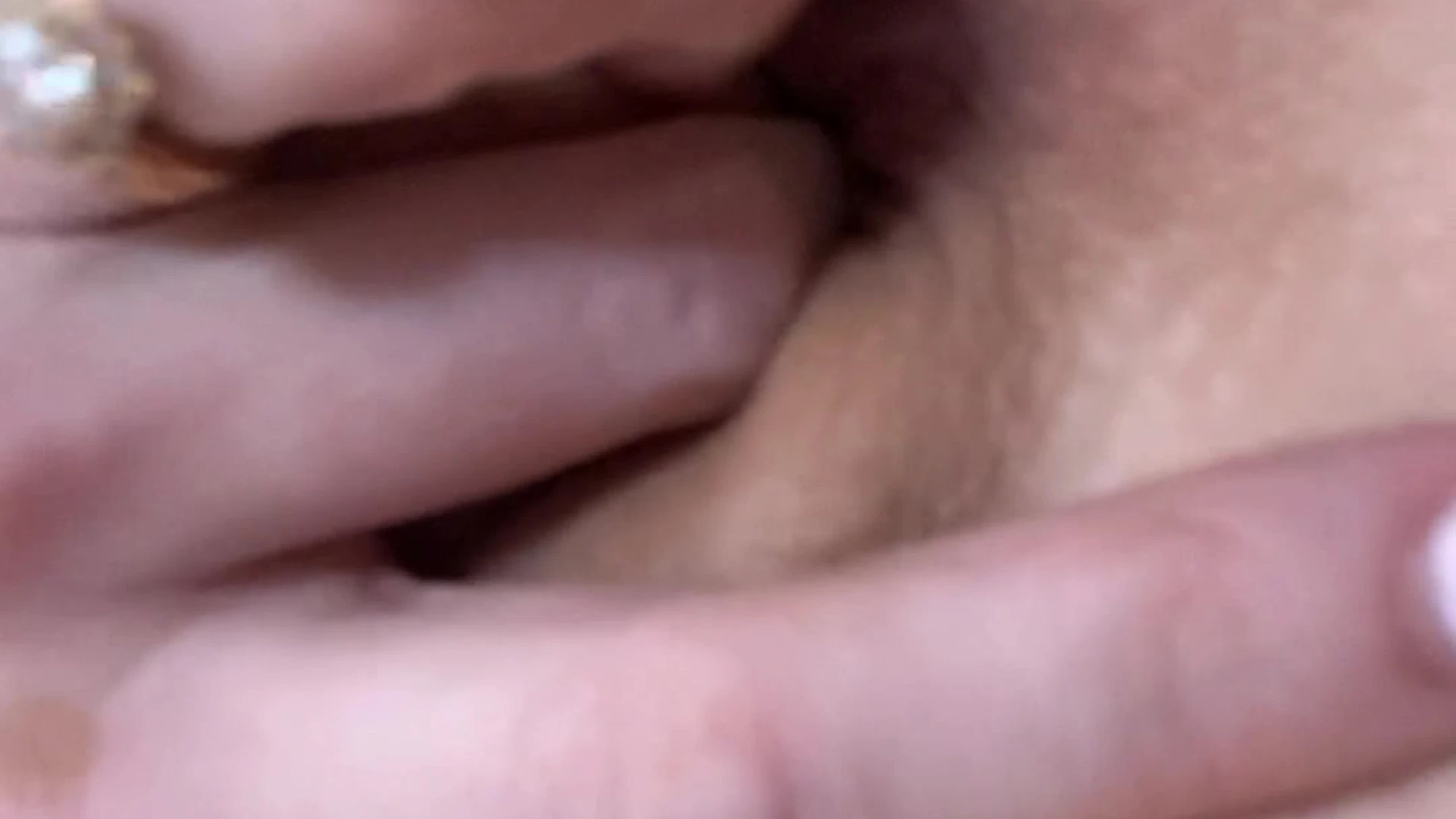 Exposed natural boobs Mama Fiona cams