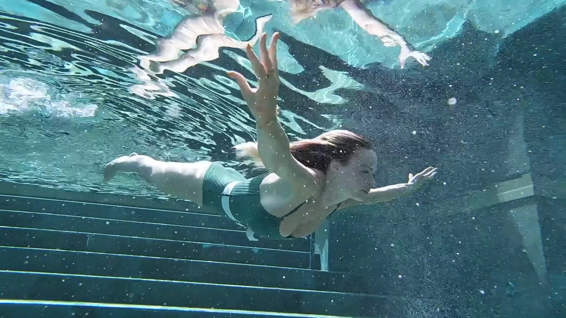 BABE Sweating Slut Rhian Sugden porn