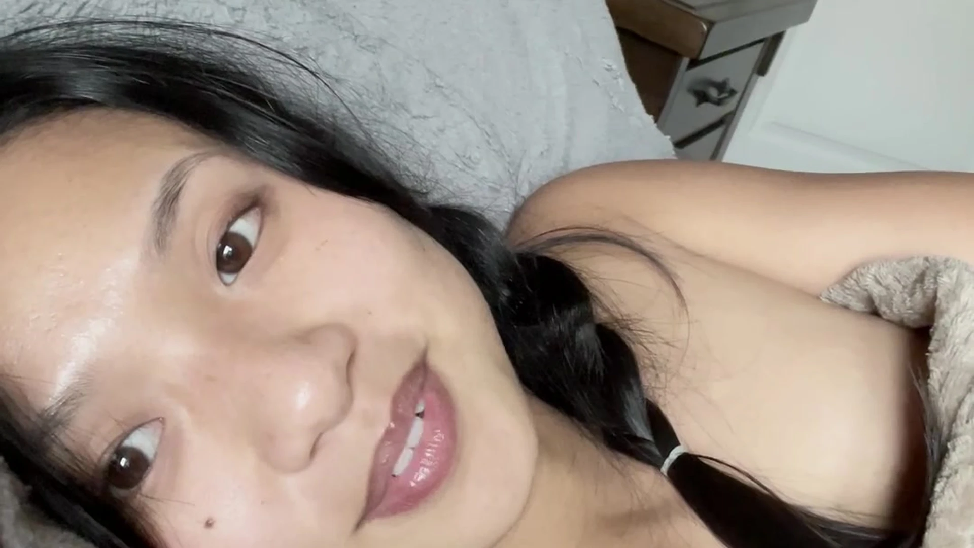 Sensational natural tits Tiiieeen dildo