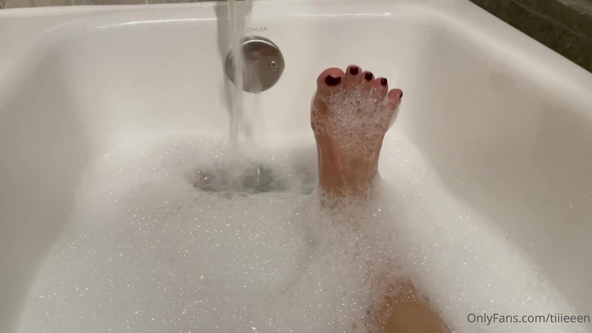 attractive Sweating big ass Tiiieeen bg