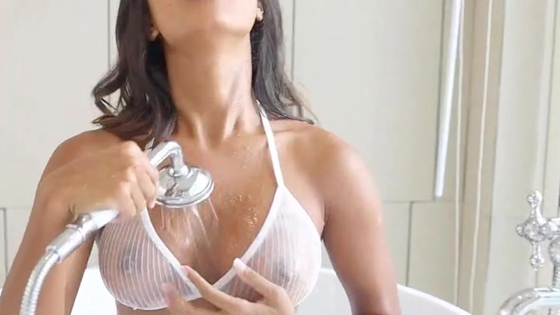 sexy slut Sweating Asian Putri Cinta collab