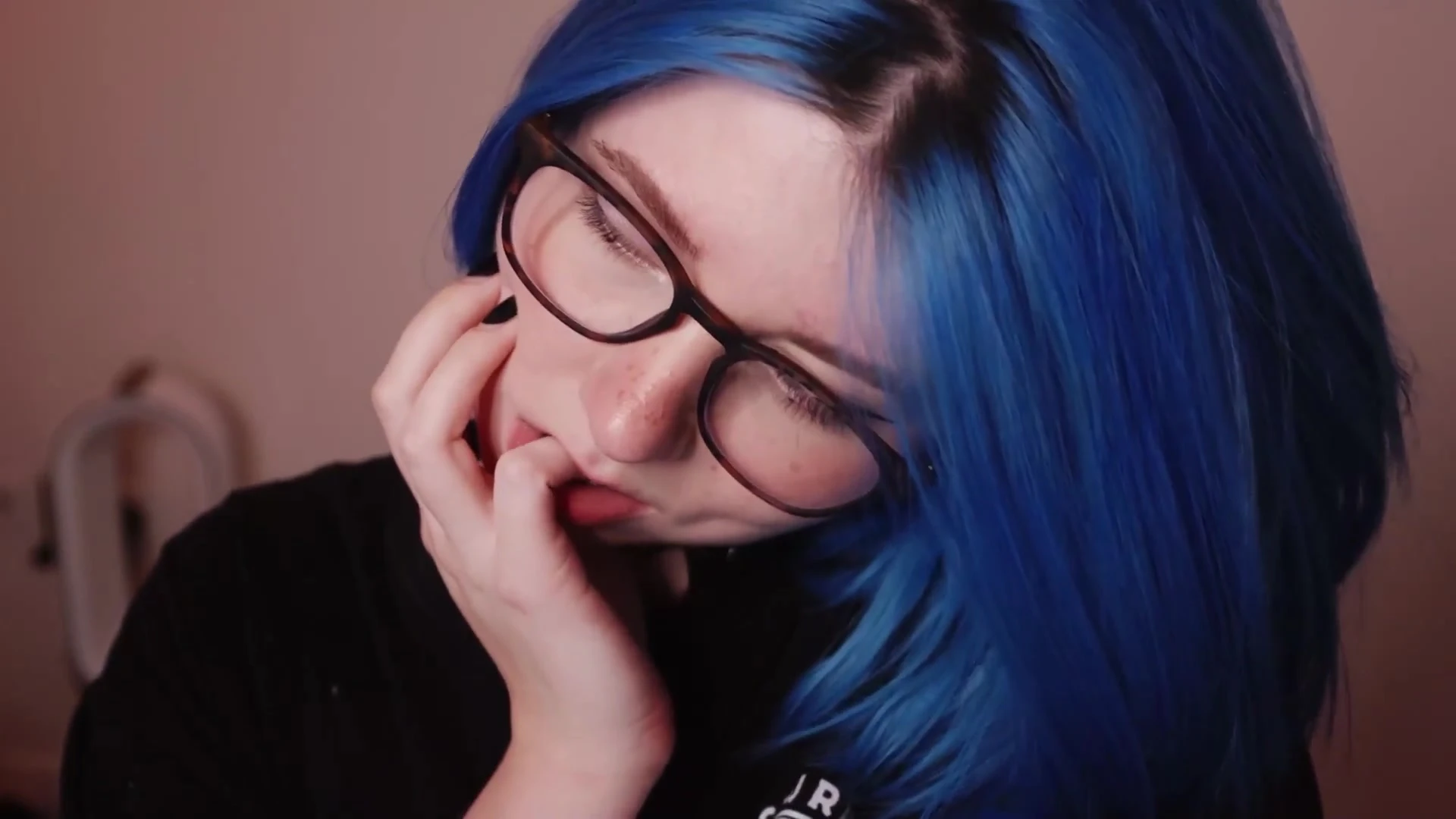 slutty bitch Caucasian Vixenp blowjob