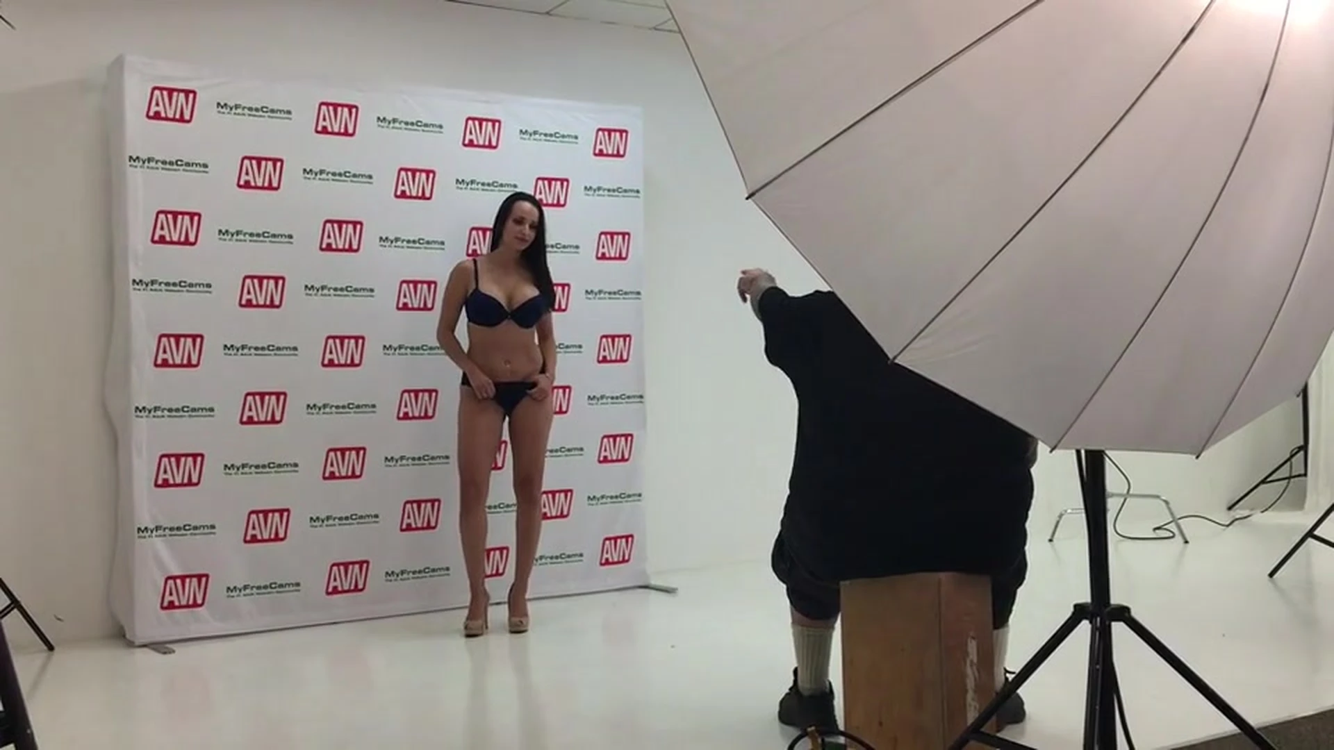 Epic big boobies Lexi Luna nude tits