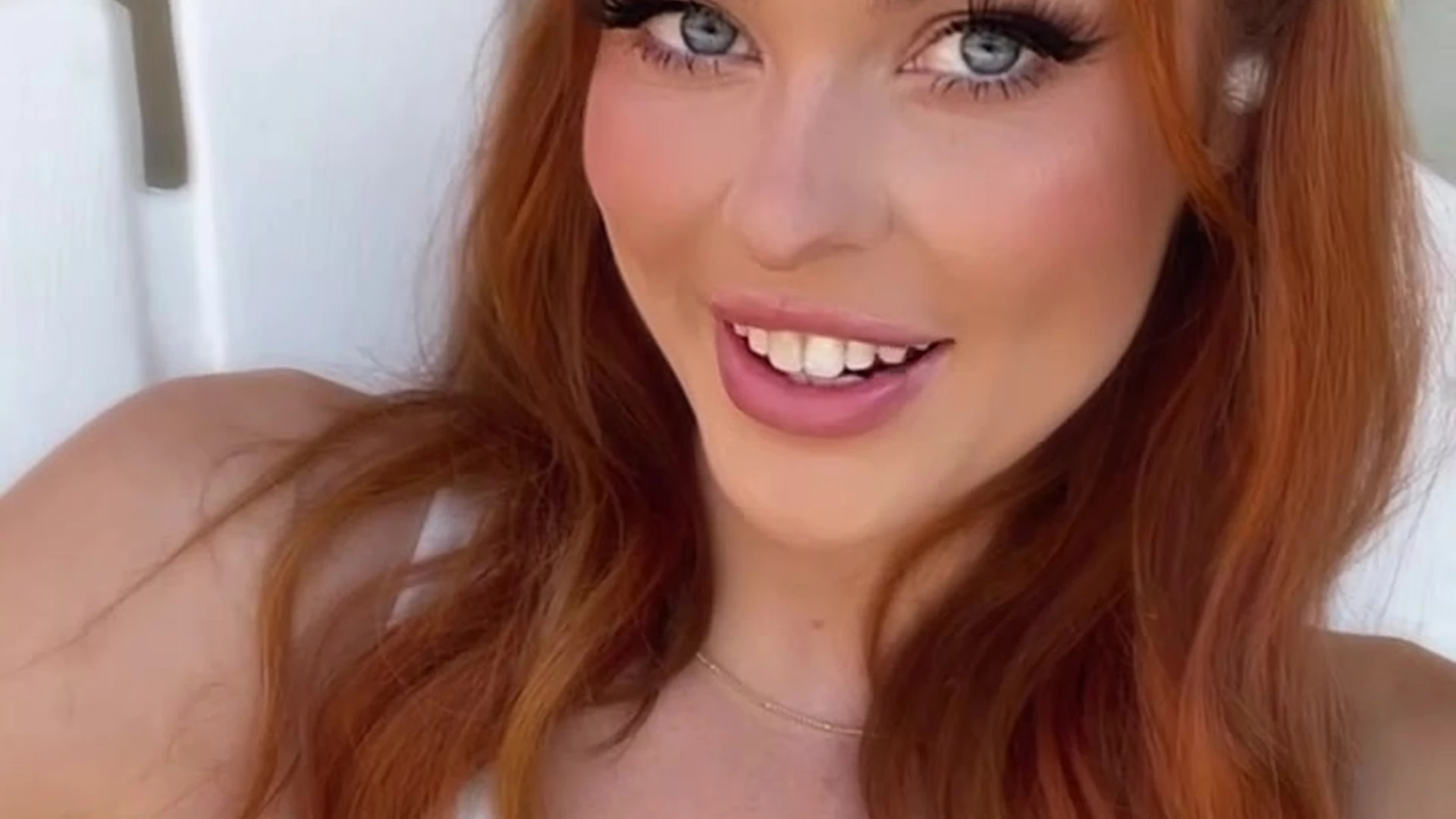 Exposed baby Ellyclutch fap