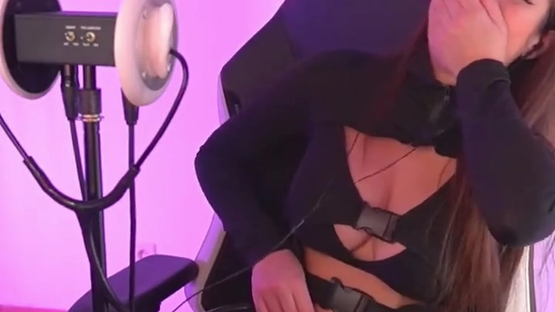 slutty hoe white akumagirl boobs