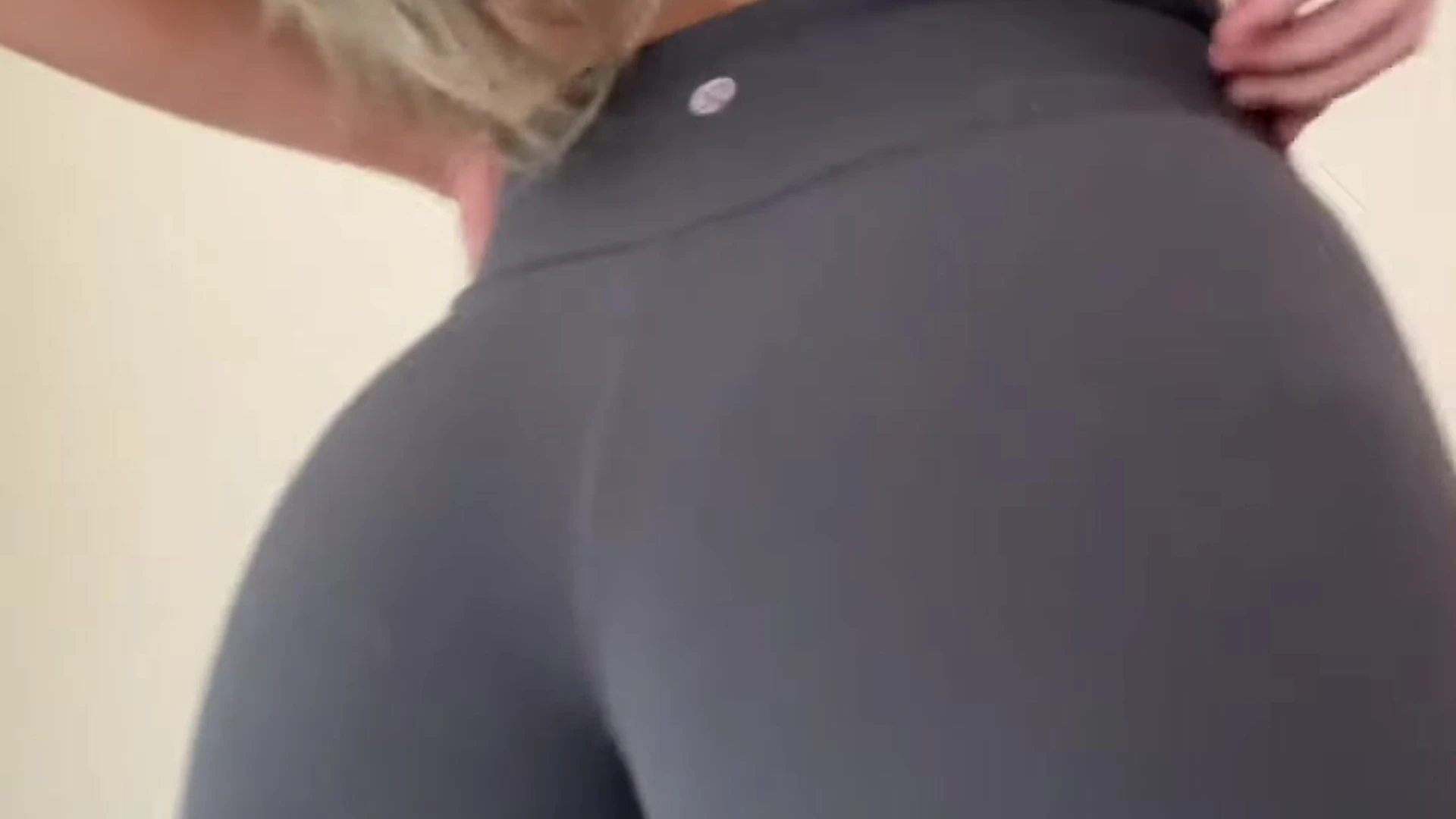 Sensational natural tits Elizabeth Zaks pics porn