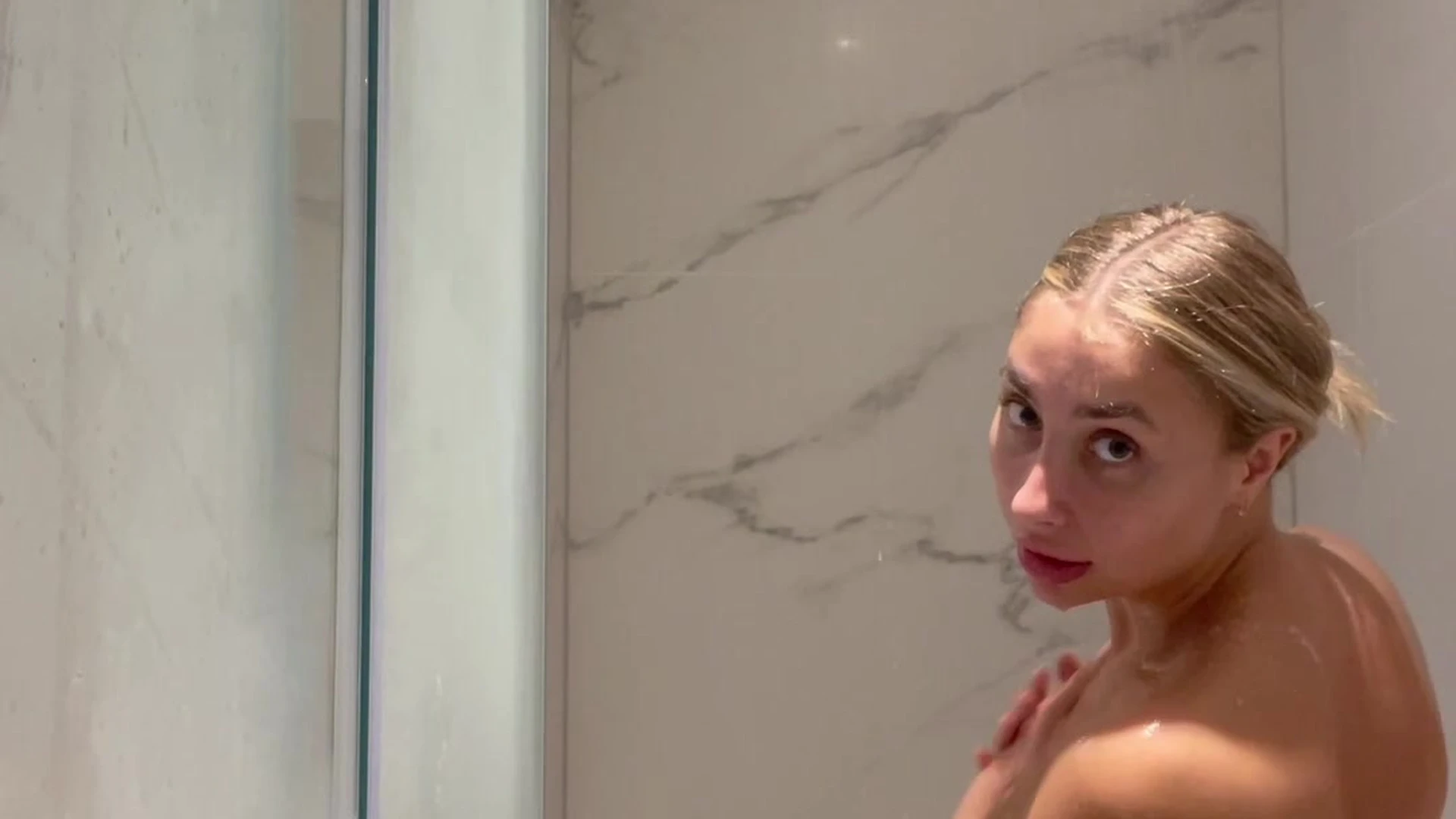 Caucasiam Lillian Phillips twitter