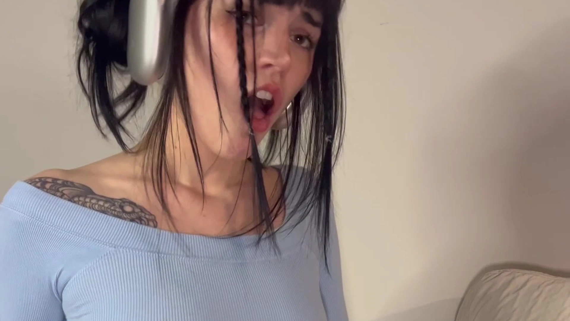 Exposed hotie Small Tits essaere nude pic Full Movie