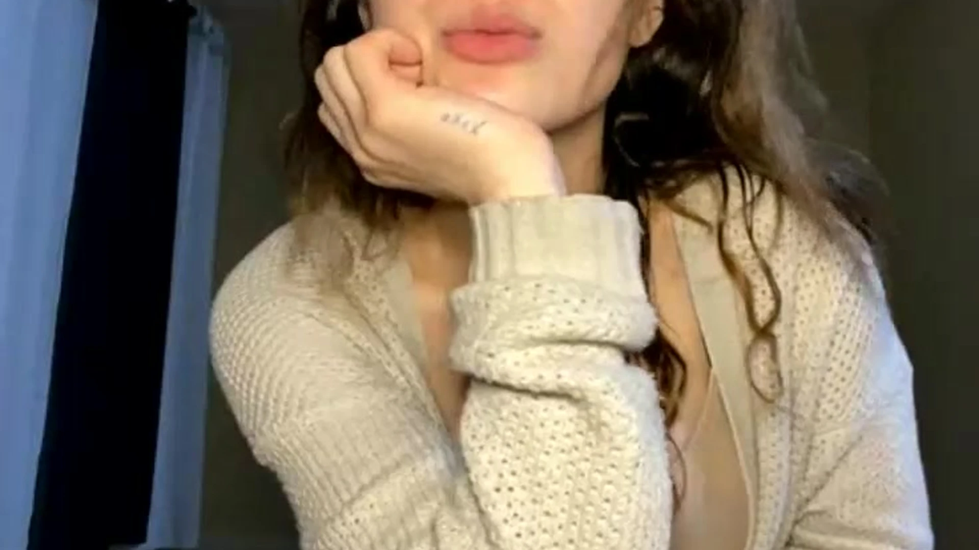 Confident  big natural tits Tessa Fowler nude porn leak