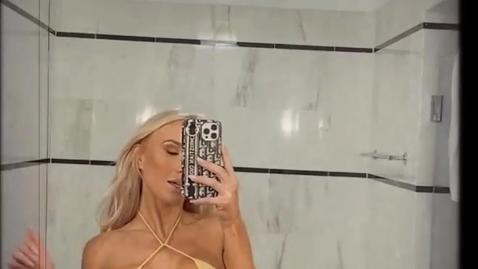 hotie Dripping fake tits Lauren Dascalo twitter