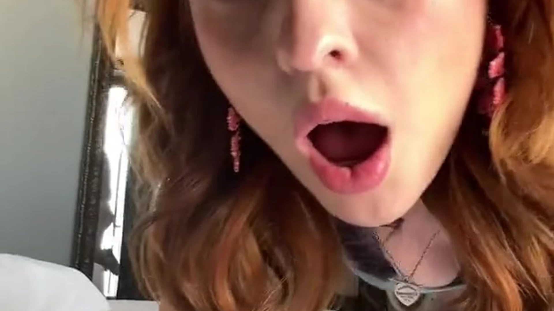 dirty-talking Ellyclutch blowjob Exposed