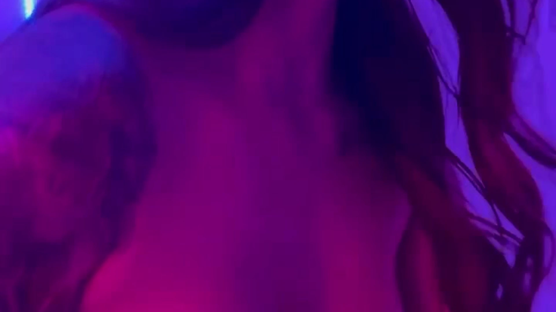 Exposed slim Linda Delrose naked pics