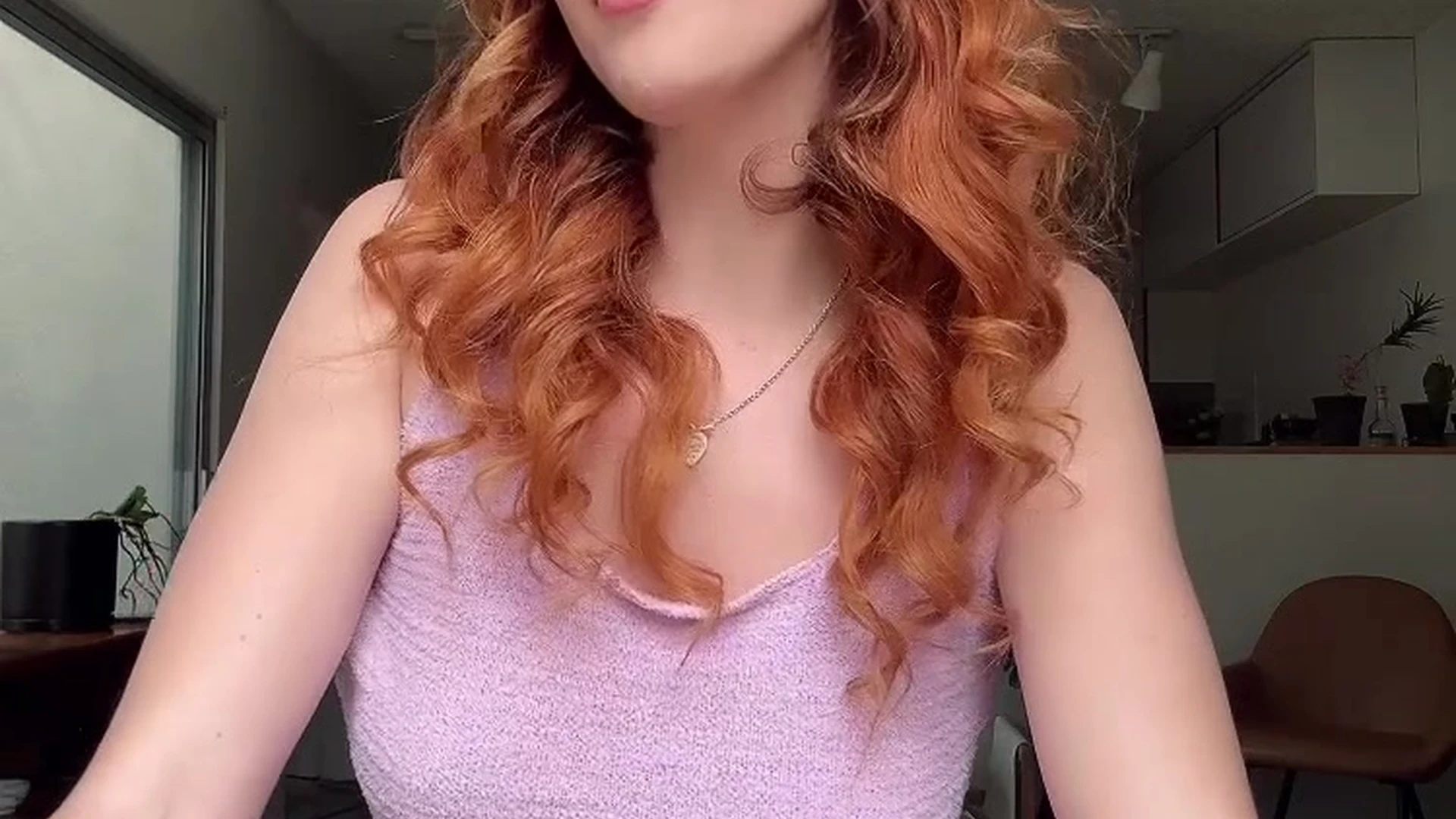 Ellyclutch bg Exposed