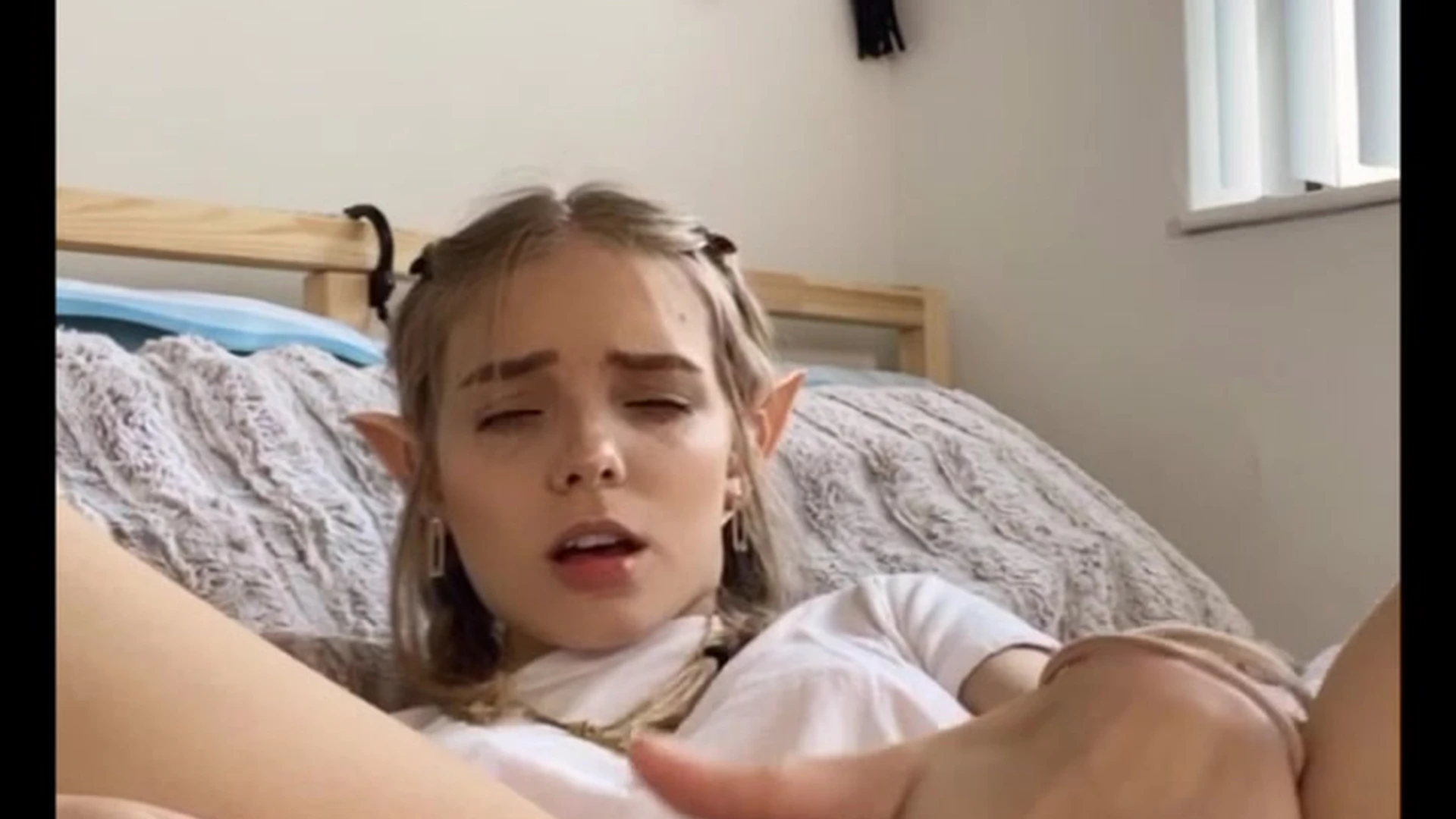 Enigmatic  small tits babyfooji nude pic