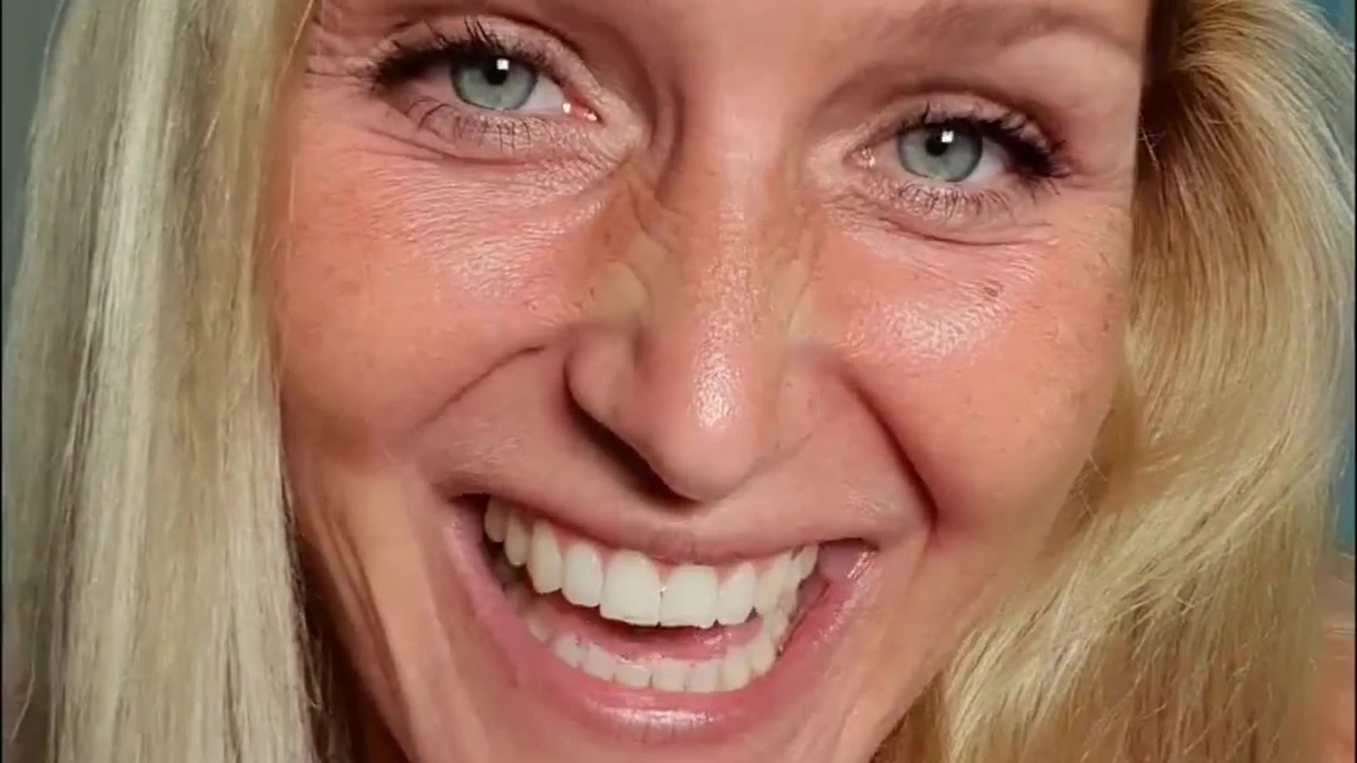 Caucasian Kathia Nobili camgirl