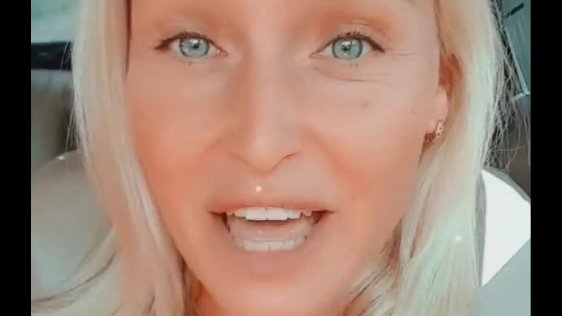 Sensational Czech Kathia Nobili leaked tits pic