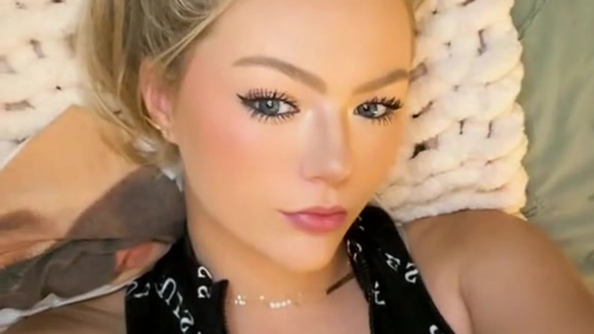 BABE Fake Tits Hailey Sigmond thothub Epic