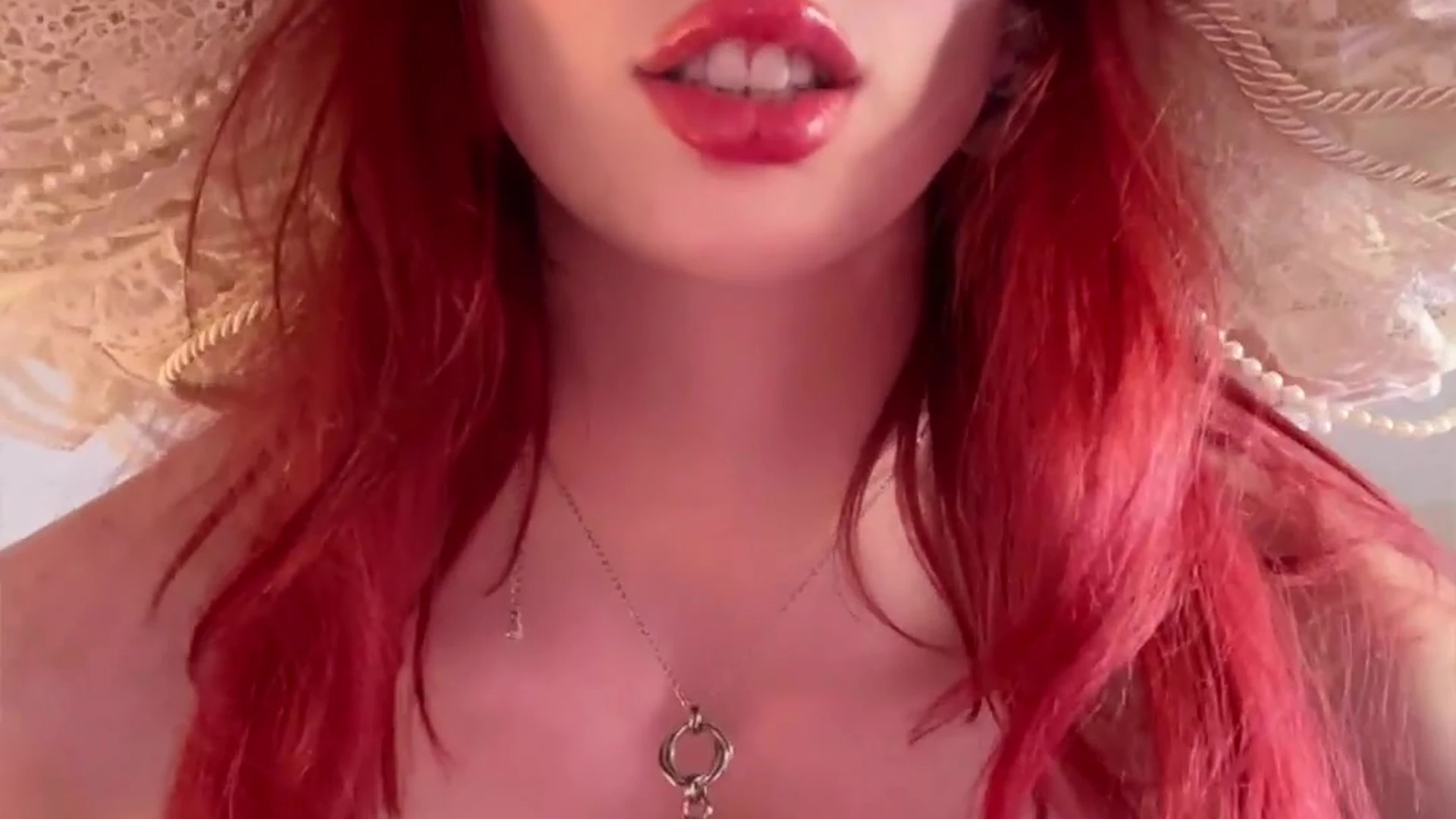 BABE Sweating Egirl Morgpie bg