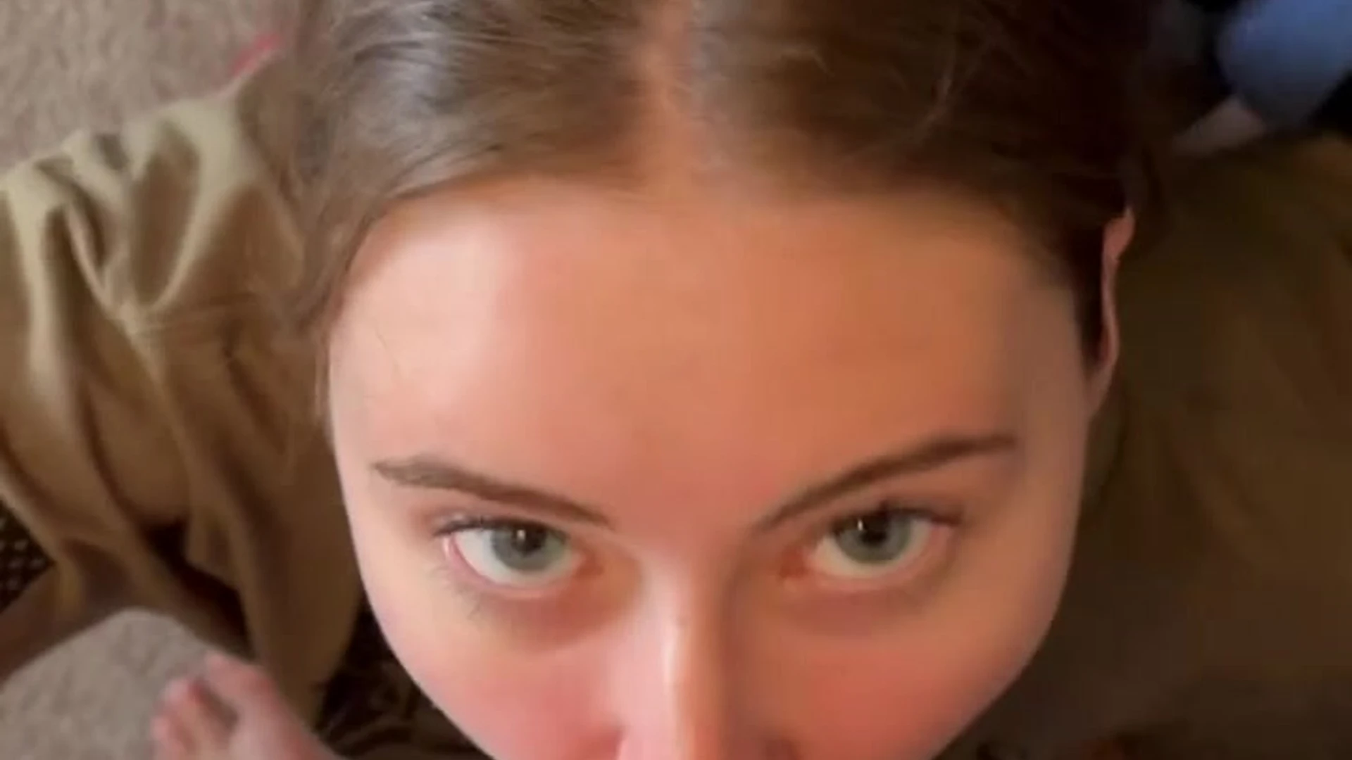 beautiful Sweating Camgirl Skylar blue blowjob