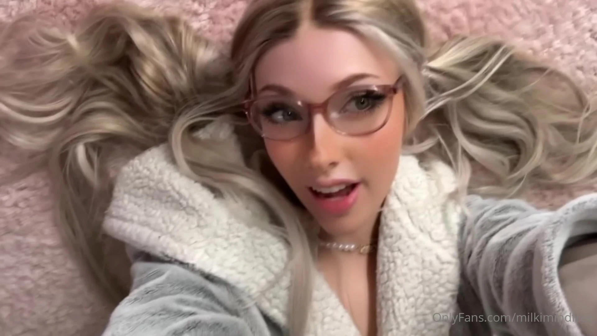 pornstar sucking Babe Milkimind Fansly leak