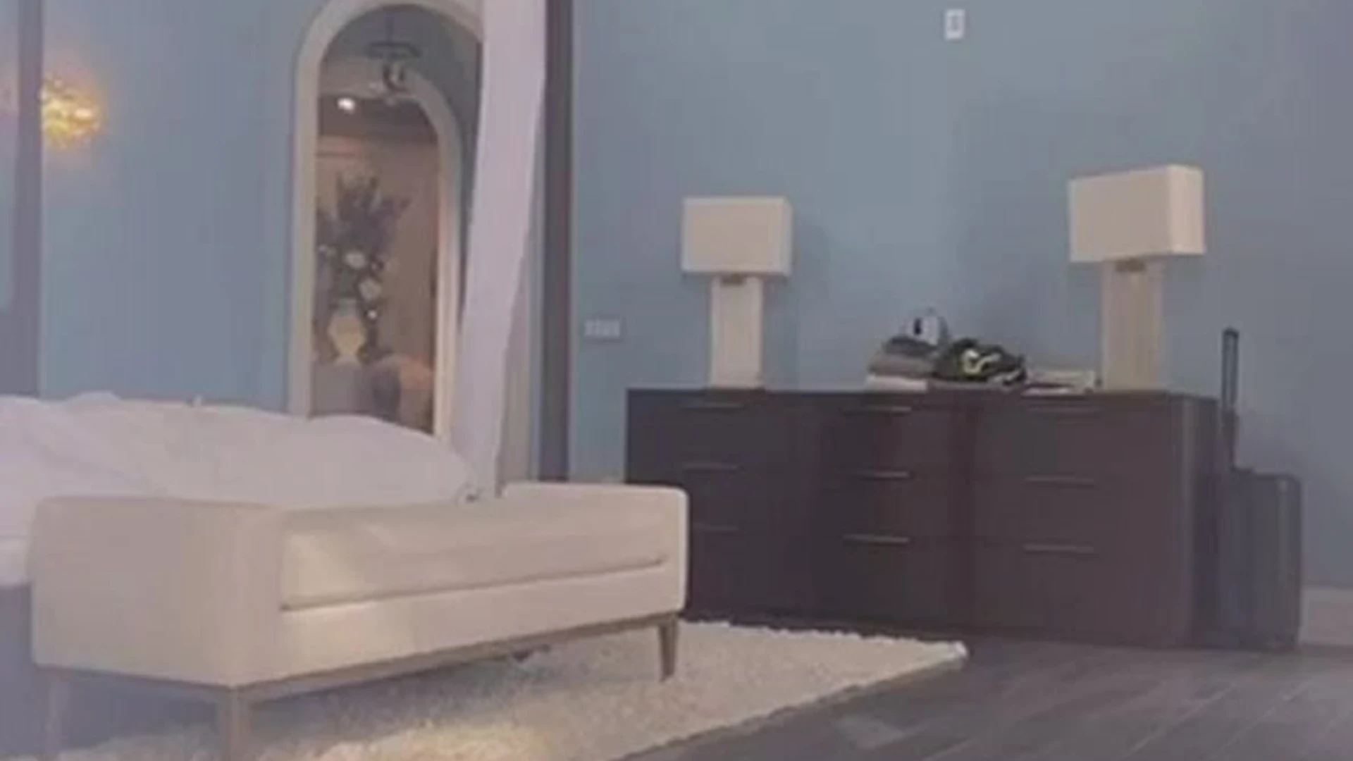 Petite Amanda Cerny bg