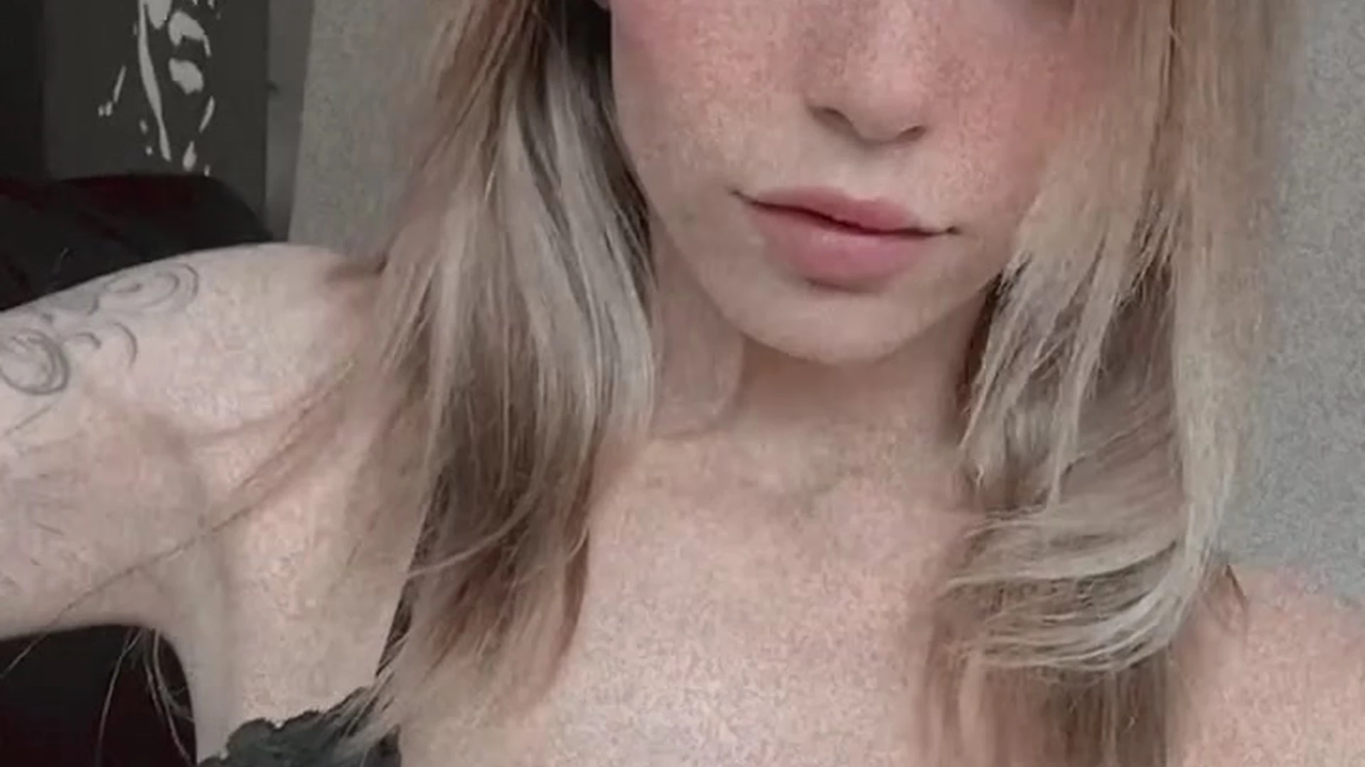 hotie Babe Melanie Pavola tits EXCLUSIVE VIDEO Exposed