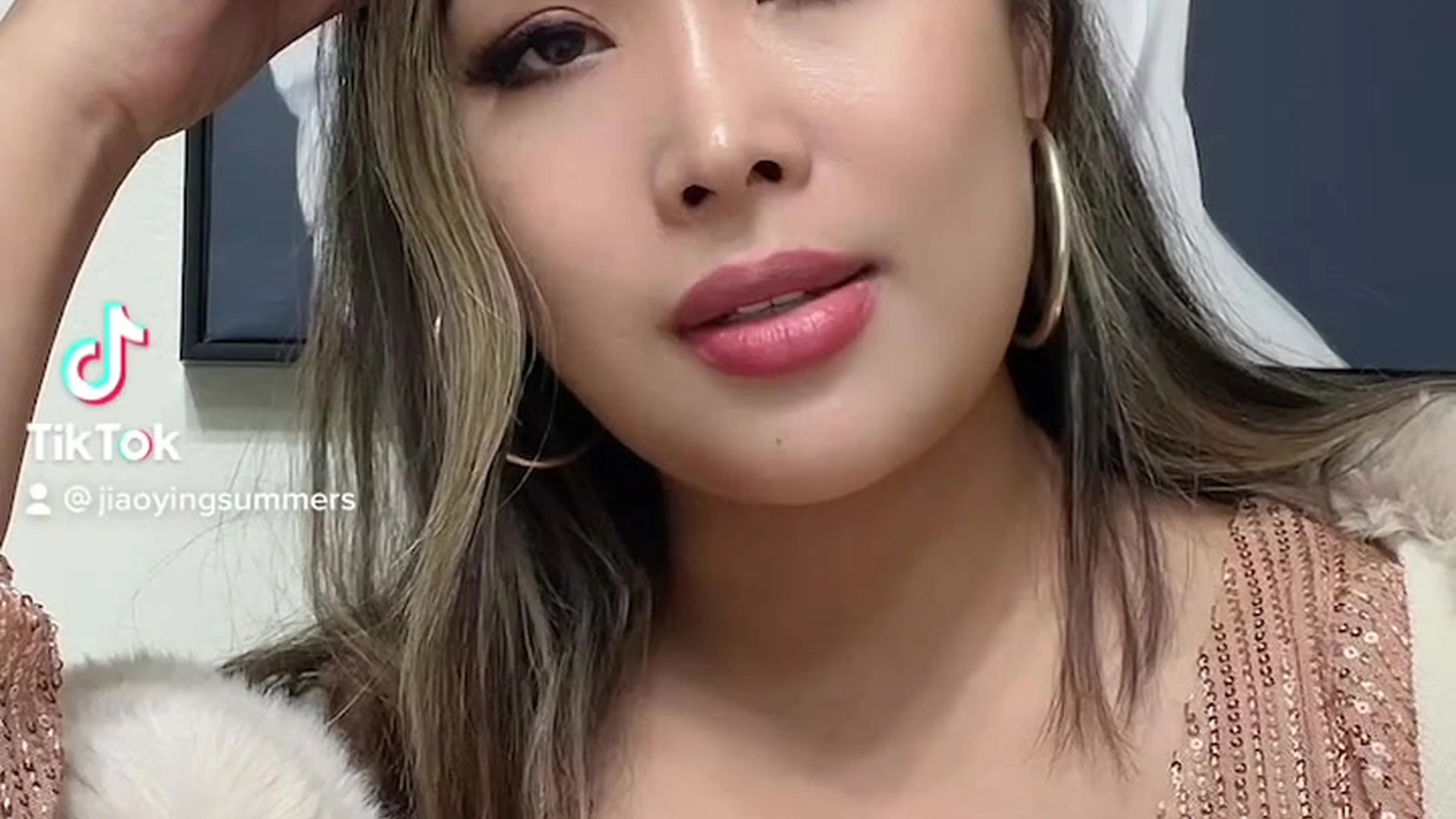 Persistent Brunette Jiaoying Summers tits pic EPIC