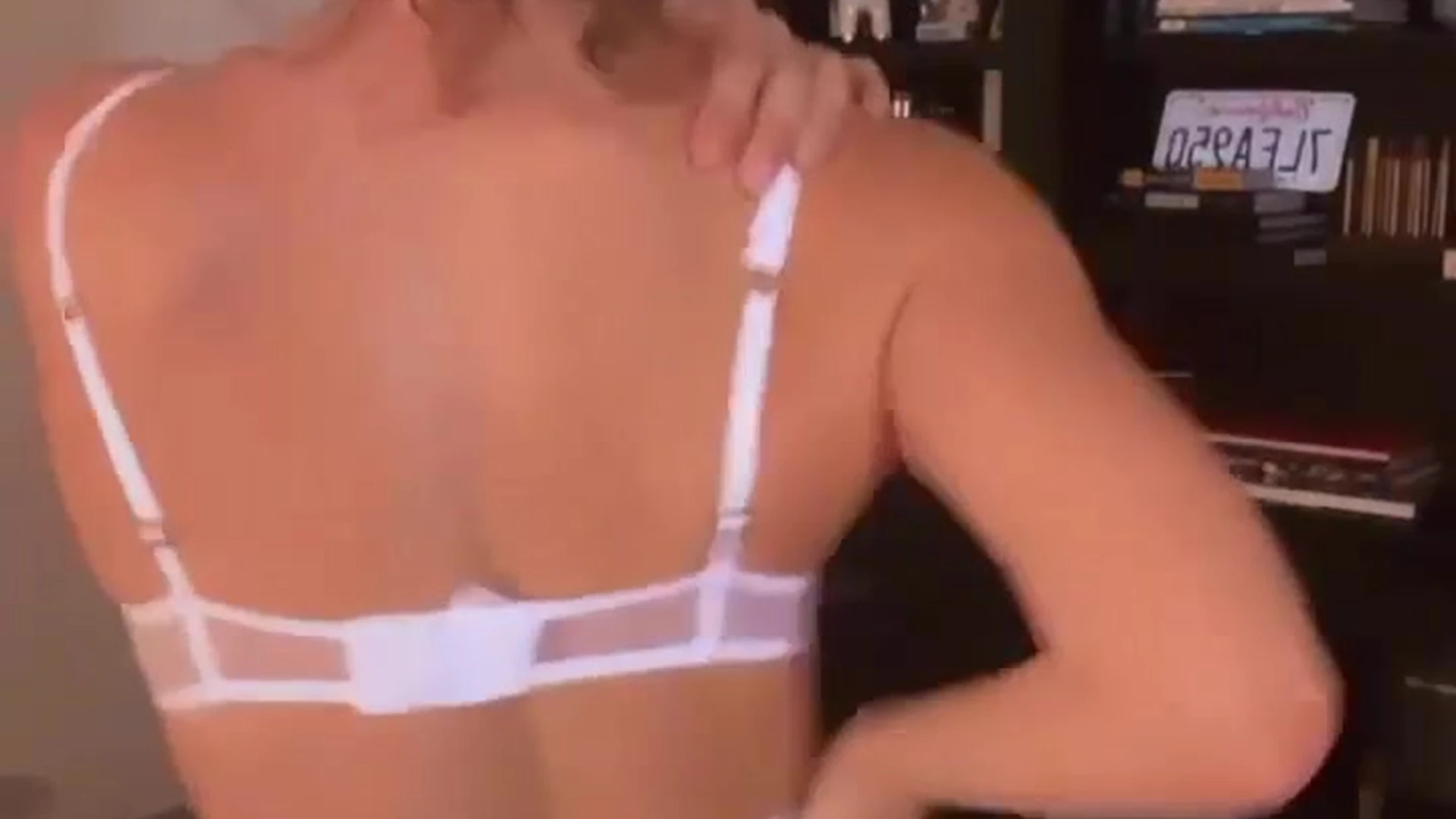 Babe Amanda Cerny tits