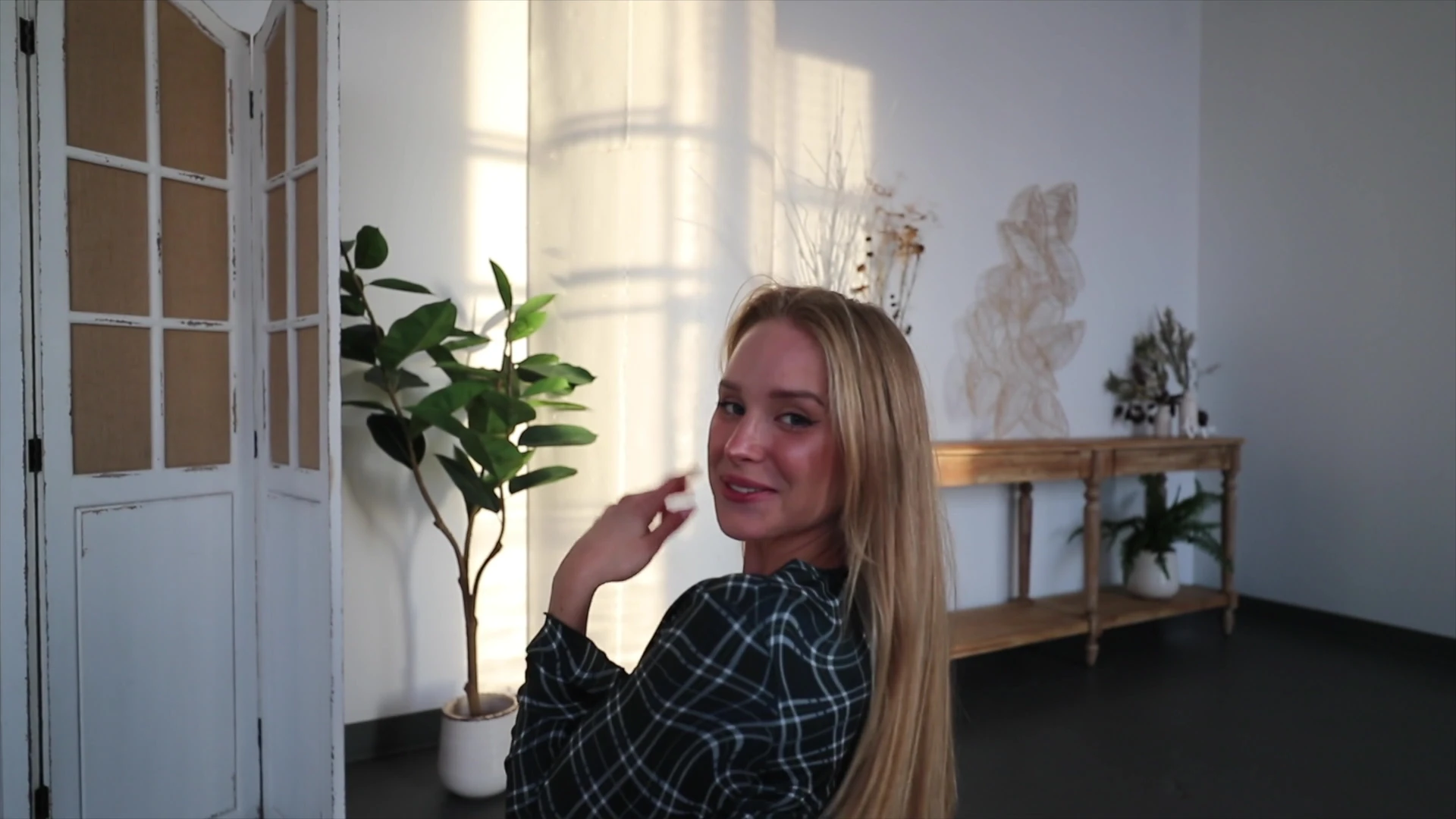 influencer Dripping American Caroline Zalog bg