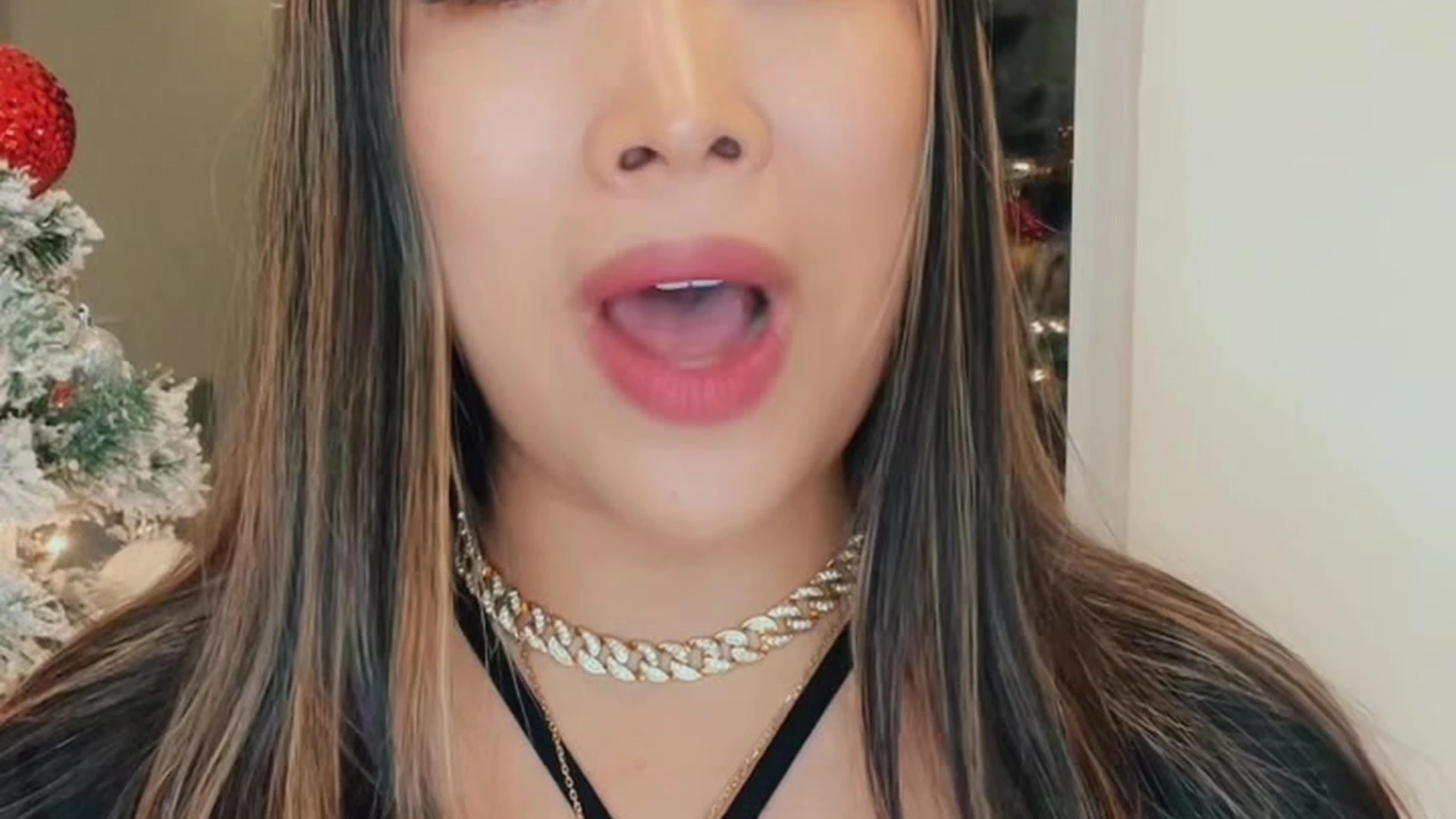 Persistent Brunette Jiaoying Summers nude pic full vid EPIC